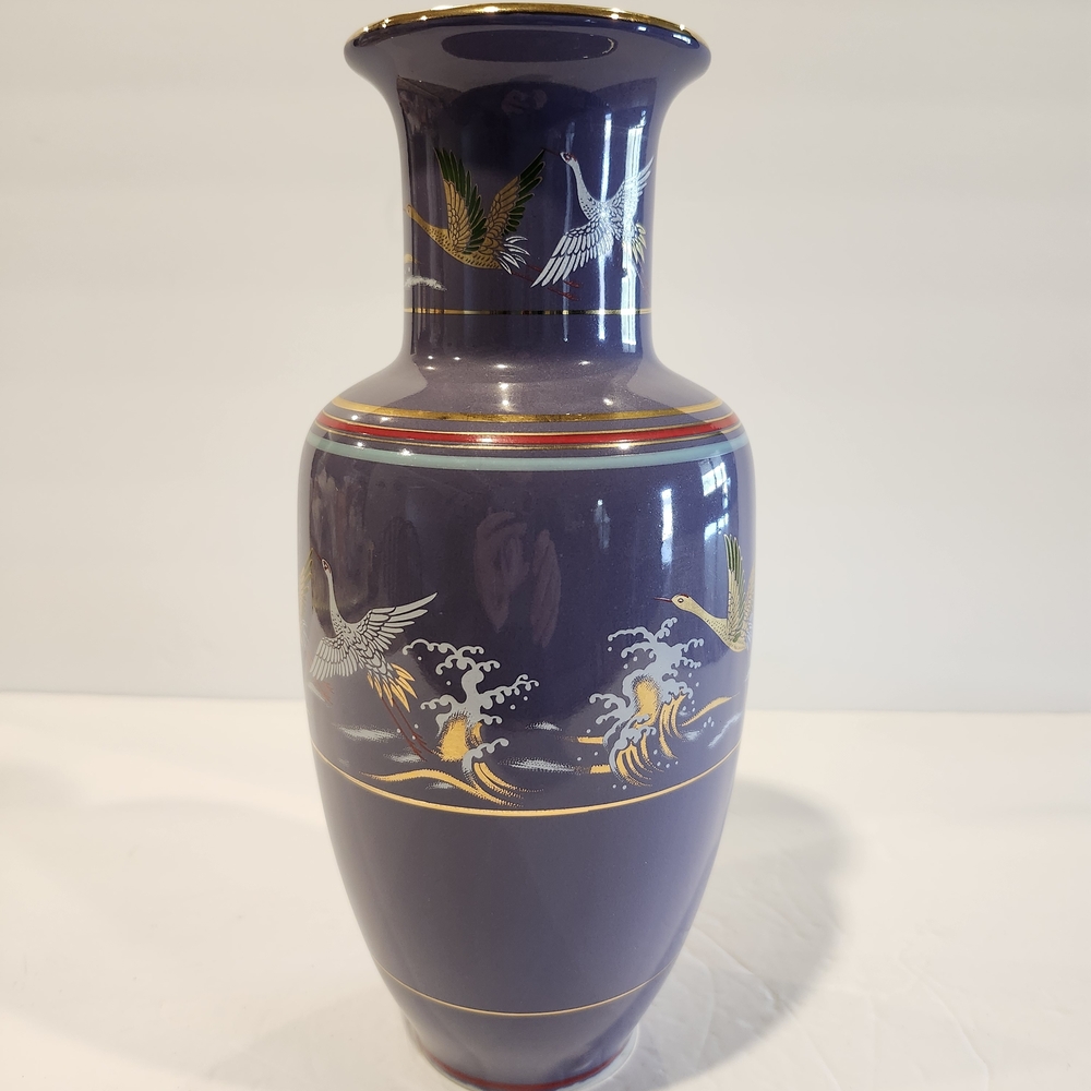 Elegant Purple Vase with Crane Design